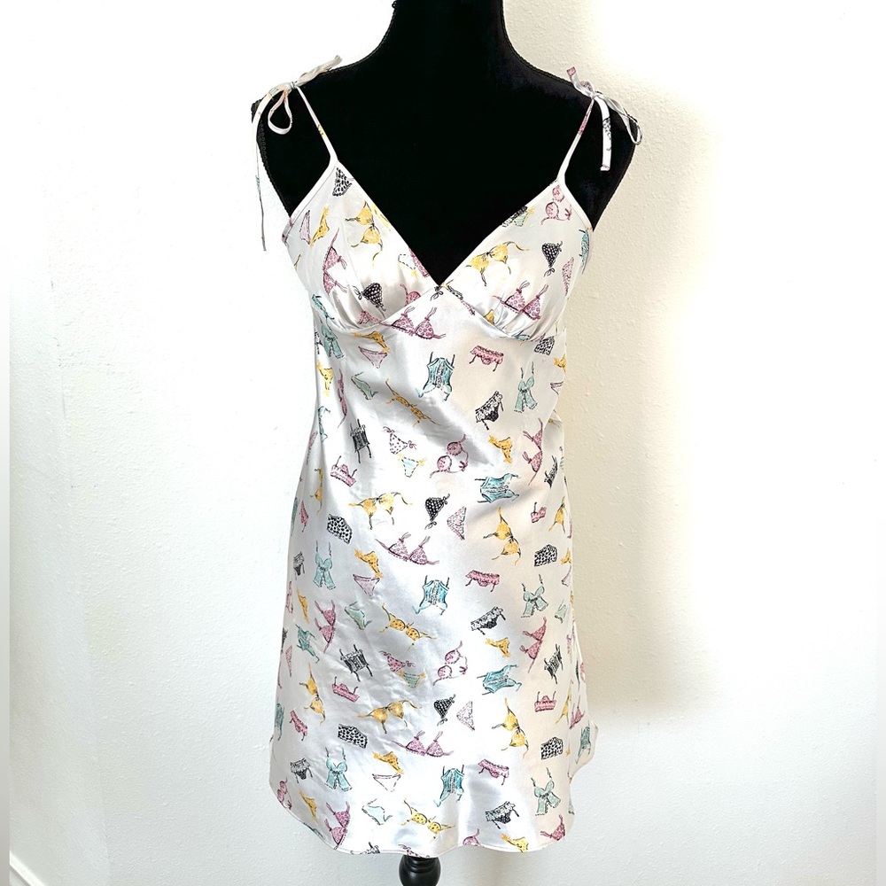 AVON SATIN SLEEP DRESS - Picture 7 of 7